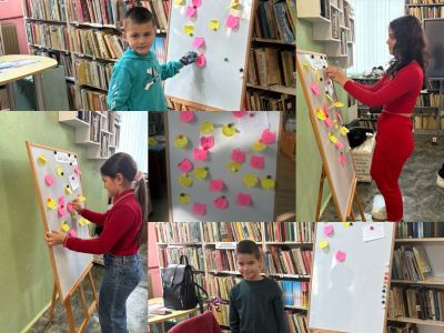 С красиви послания, посетителите на библиотеката отбелязаха Световния ден на доброто / Новини от Казанлък