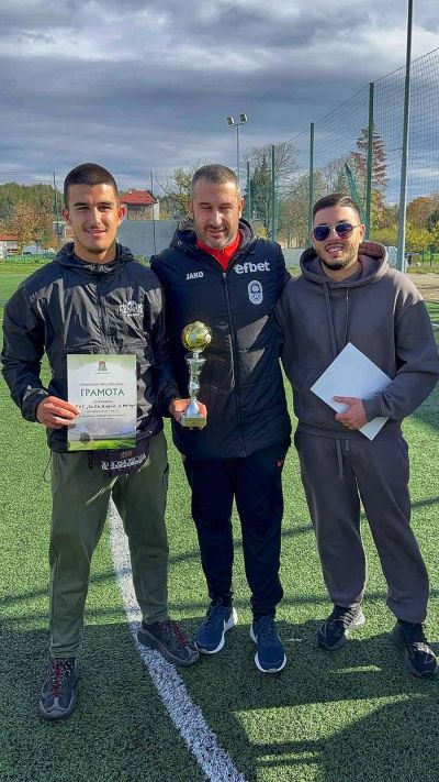 Отборът на ПХГ „Св. Св. Кирил и Методий“ - Казанлък е първенец в ученическите игри по футбол