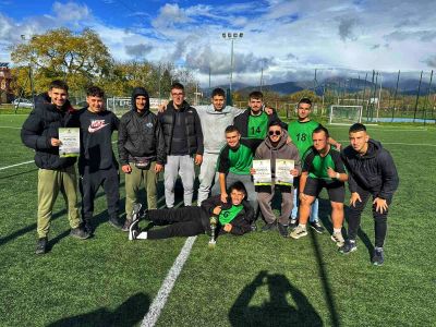 Отборът на ПХГ „Св. Св. Кирил и Методий“ - Казанлък е първенец в ученическите игри по футбол / Новини от Казанлък