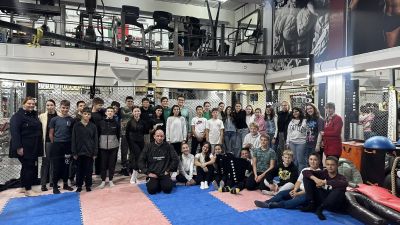 Над 40 ученици от ОУ „Георги Кирков“ се включиха в инициативата „Спорт срещу агресия“ в Казанлък / Новини от Казанлък