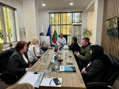 Кметът Иса Бесоолу инициира среща за нова линейка в Павел баня  / Новини от Казанлък