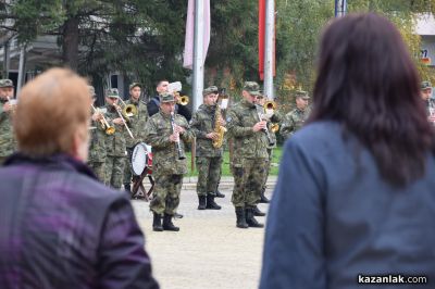 Военният духов оркестър на 61-ва механизирана бригада изнесе концерт в Казанлък по повод празника на Сухопътните войски