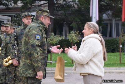 Военният духов оркестър с концерт в Казанлък 