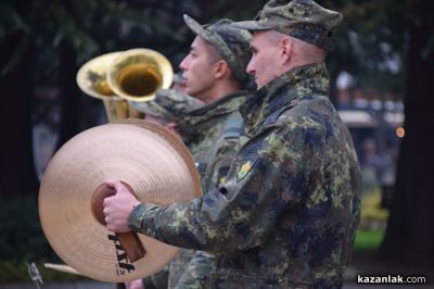 Военният духов оркестър на 61-ва механизирана бригада изнесе концерт в Казанлък по повод празника на Сухопътните войски