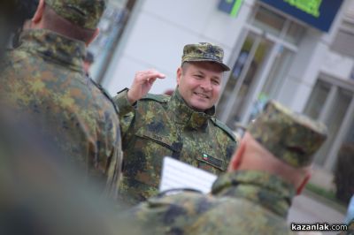 Военният духов оркестър на 61-ва механизирана бригада изнесе концерт в Казанлък по повод празника на Сухопътните войски