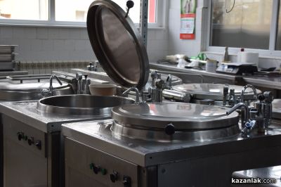 10 години доверие: “Кухня-майка“ осигурява ежедневно хранене за 2600 деца в община Казанлък