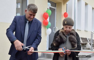 Обновената сграда на НЧ „Възродена Искра – 2000“ в Казанлък отвори официално врати
