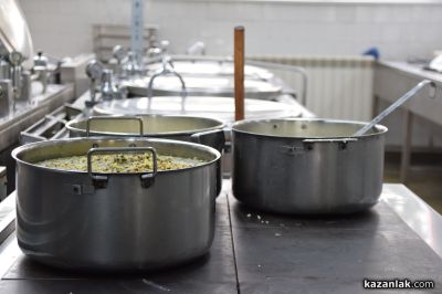 10 години доверие: “Кухня-майка“ осигурява ежедневно хранене за 2600 деца в община Казанлък