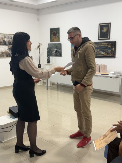 Общинска библиотека „Искра“ - Казанлък връчи годишните си награди 