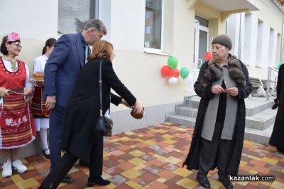 Обновената сграда на НЧ „Възродена Искра – 2000“ в Казанлък отвори официално врати