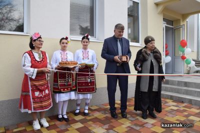 Обновената сграда на НЧ „Възродена Искра – 2000“ в Казанлък отвори официално врати / Новини от Казанлък