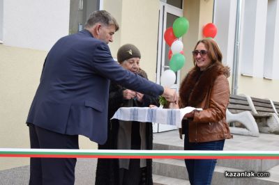 Обновената сграда на НЧ „Възродена Искра – 2000“ в Казанлък отвори официално врати
