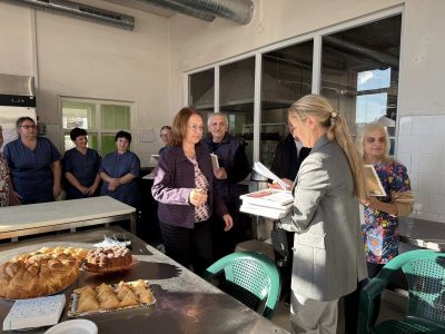 Галина Стоянова към служителите на ОП “Кухня-майка“: “Благодаря ви за десет години грижа за децата на Казанлък!“