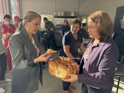 Галина Стоянова към служителите на ОП “Кухня-майка“: “Благодаря ви за десет години грижа за децата на Казанлък!“