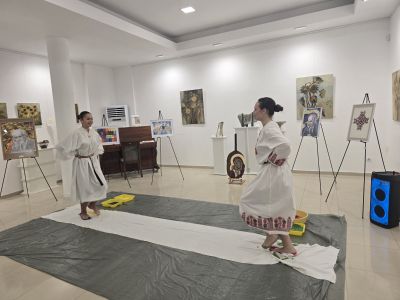 “Заедно в изкуството“ - ръченица по Петко Стайнов събра млади таланти / Новини от Казанлък