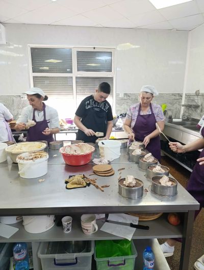 Ученици на ПГЛПТ практикуват бъдещата си професия в 14 местни фирми