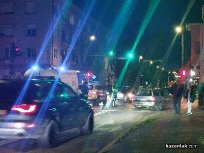 Катастрофа затруднява движението на централно кръстовище в Казанлък