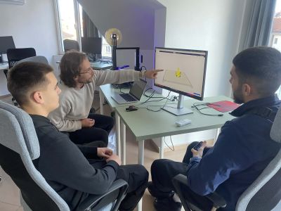 Ученици на ПГЛПТ практикуват бъдещата си професия в 14 местни фирми