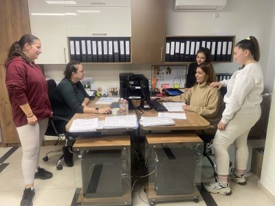 Ученици на ПГЛПТ практикуват бъдещата си професия в 14 местни фирми / Новини от Казанлък