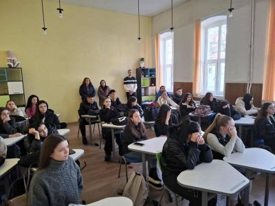 С редица инициативи, посветени на четенето ПХГ „Св. Св. Кирил и Методий“ - Казанлък изпраща ноември 