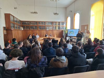 В ПХГ „Св. Св. Кирил и Методий“ - Казанлък се състоя открит урок и дискусия по повод Световния ден на философията / Новини от Казанлък