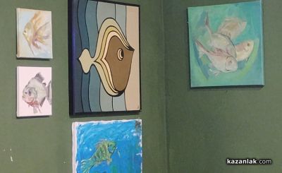 Утвърдени художници и млади таланти от Казанлък представиха съвместна изложба, посветена на Никулден