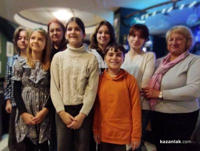 Утвърдени художници и млади таланти от Казанлък представиха съвместна изложба, посветена на Никулден / Новини от Казанлък