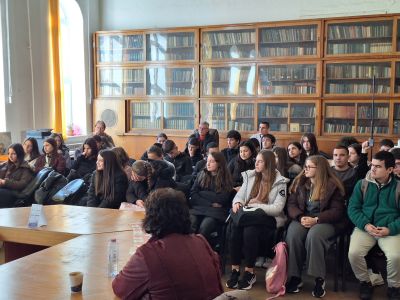 В ПХГ „Св. Св. Кирил и Методий“ - Казанлък се състоя открит урок и дискусия по повод Световния ден на философията