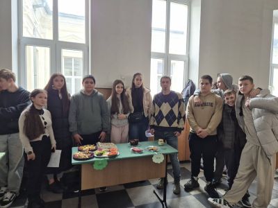 Ученици и учители от ПХГ „Св. Св. Кирил и Методий“ отбелязаха Деня на здравословното хранене с богата програма