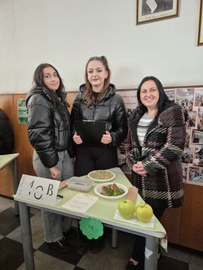 Ученици и учители от ПХГ „Св. Св. Кирил и Методий“ отбелязаха Деня на здравословното хранене с богата програма