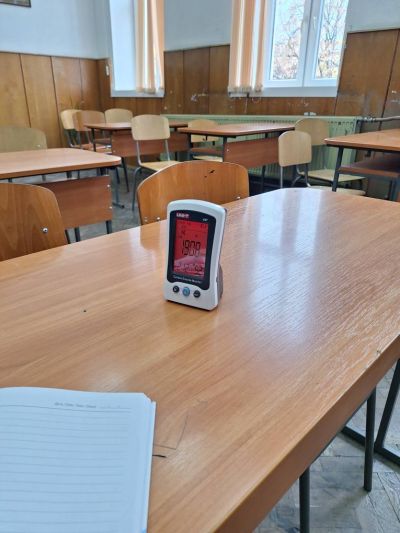 Представители на Националния доверителен екофонд осъществиха работна визита в Хуманитарната гимназия в Казанлък 