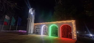 Шипка посреща декември с благотворителни инициативи и красива коледна украса 