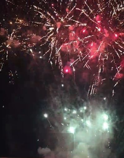 Коледната елха в Павел баня грейна с хиляди светлинки 