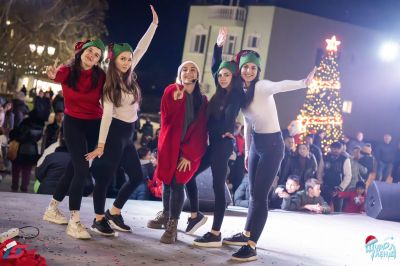 Гурково грейна в коледно вълшебство: Смях,  светлини и магия от Щуроленд