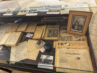 Десетокласници от ПХГ „Св. Св. Кирил и Методий“ посетиха музей “Чудомир“ по повод Деня на четенето 