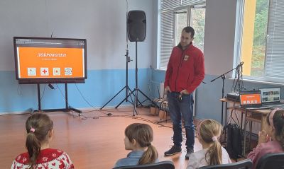 Планинският спасител Младен Гайтанджиев гостува в ОУ „Георги Кирков“ по повод Международния ден на доброволеца / Новини от Казанлък