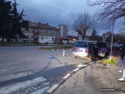 Верижна катастрофа затруднява движението в района на бензиностанция “Шел“ в Казанлък 