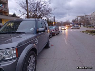 Верижна катастрофа затруднява движението в района на бензиностанция “Шел“ в Казанлък 