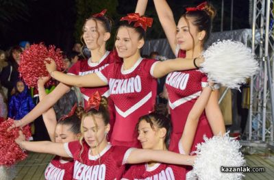 Грейнаха светлините на коледната елха в Казанлък 