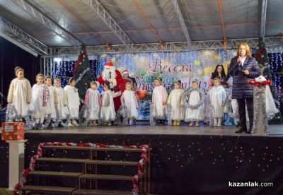 Със засияването на коледната елха започна празничната приказка на Казанлък 