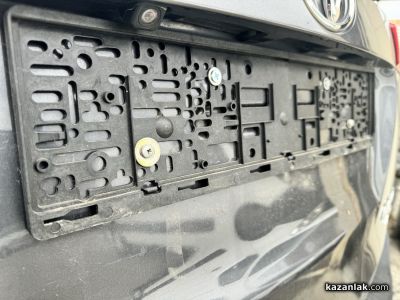 Шофьор в нарушение удари полицаи, след като свали номерата на колата му / Новини от Казанлък