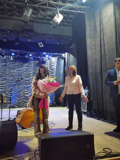 Вечер на музикални емоции: Кметът на Община Казанлък Галина Стоянова поздрави Надя Тончева за музикалното пътешествие “От Париж до Неапол“