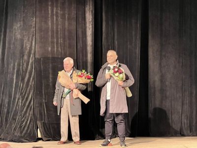 Препълнена зала и силно послание: Премиера на филма “Социално силните“ в Казанлък 