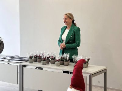 Топъл старт на новия живот: Община Казанлък подпомогна родители на 16 новородени бебета