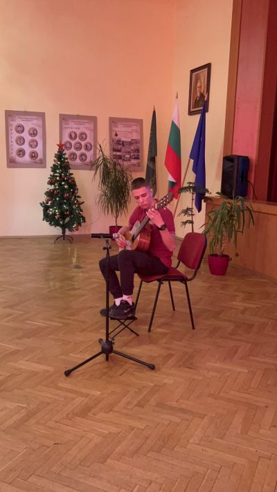 Учениците на ПГ „Иван Хаджиенов“ пример за добри дела 