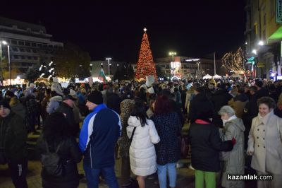 Мирен граждански протест на централния площад в Казанлък с искане за оставка на правителството 