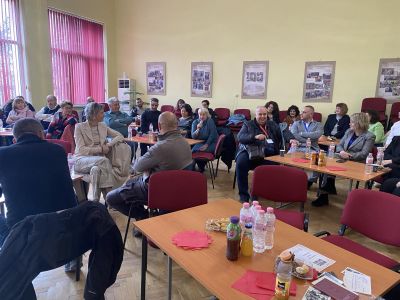 Уникална среща събра в ПГ “Иван Хаджиенов“ възпитаници на вековното училище, избрали да се посветят на учителската професия