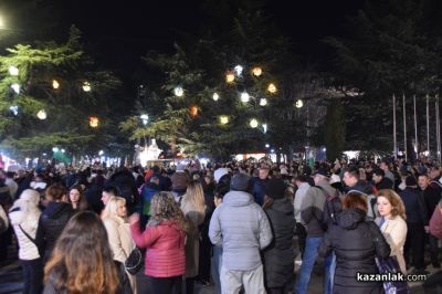Мирен граждански протест на централния площад в Казанлък с искане за оставка на правителството 