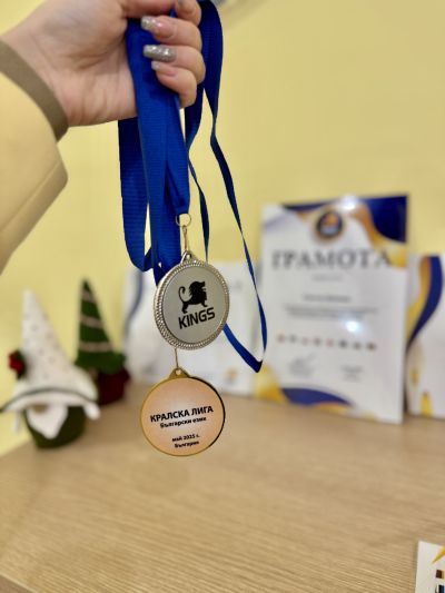 Ученици от ПХГ “Св. Св. Кирил Методий” - Казанлък със златен и сребърен медал на олимпиадата по български език