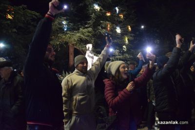 Мирен граждански протест на централния площад в Казанлък с искане за оставка на правителството 